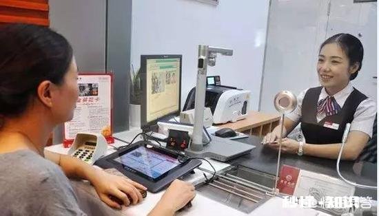 兴业银行信用卡年费9000元，办卡业务员没有告知，该怎么维权