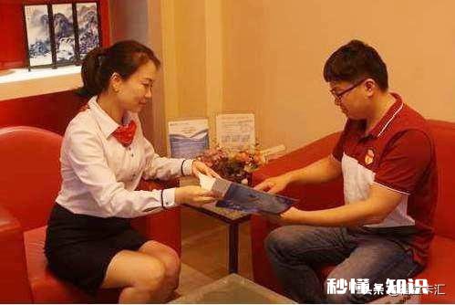 兴业银行信用卡年费9000元，办卡业务员没有告知，该怎么维权