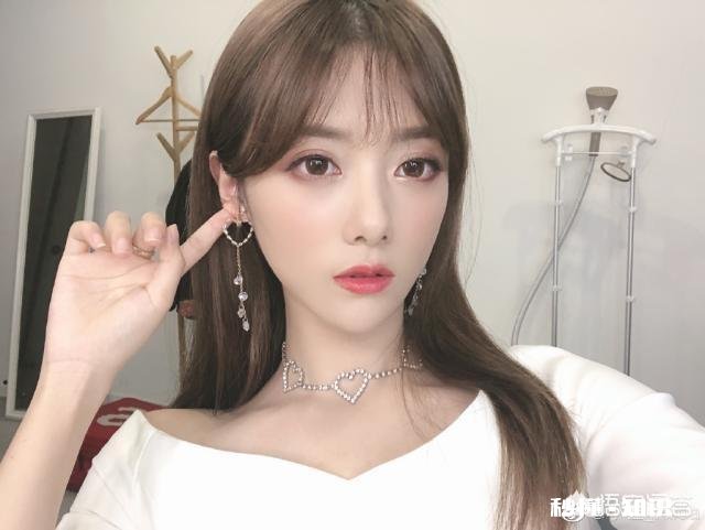 LPL小钰“吊带门”事件发酵，P图者惨遭人肉，还被RNG粉丝开除粉籍，你有何看法