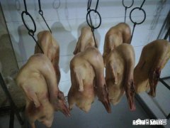 有什么方法可以判断烤鸭有没有熟透