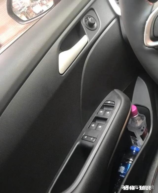 为什么很多车只有驾驶位车窗是一键升降，其他三个车窗都没有一键式下降是出于安全还是成本的因素考虑