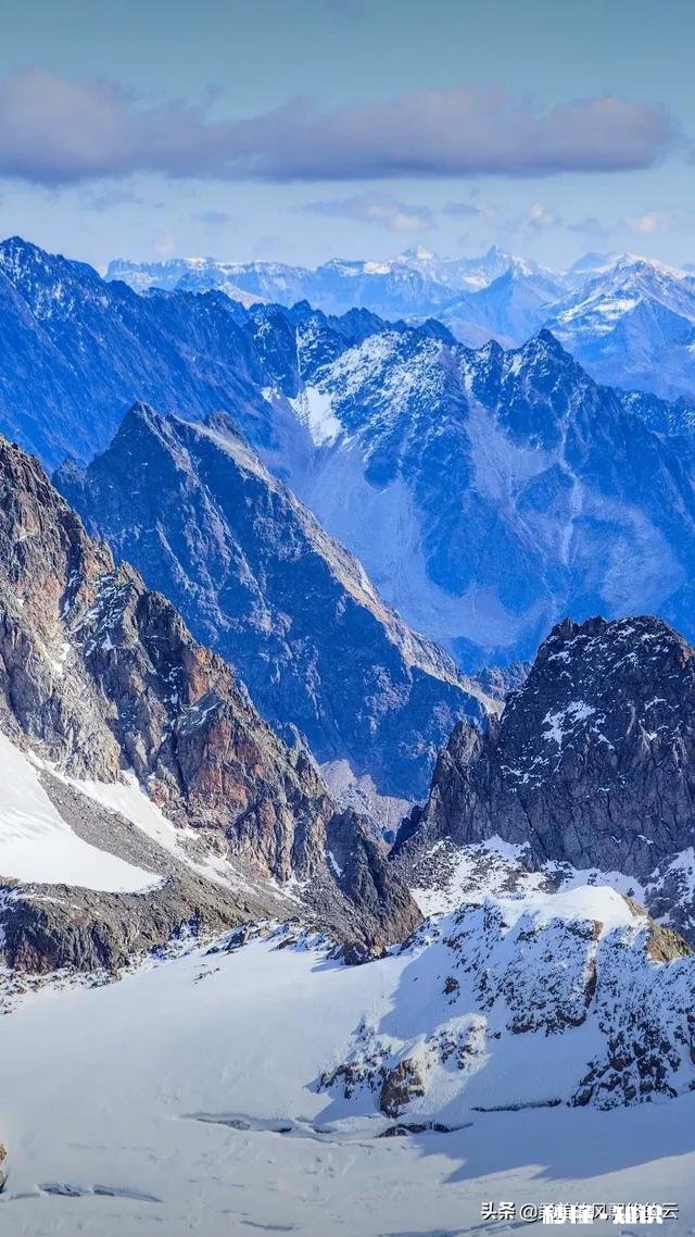 叠字联 上联：山石为岩，岩下有石；求下联