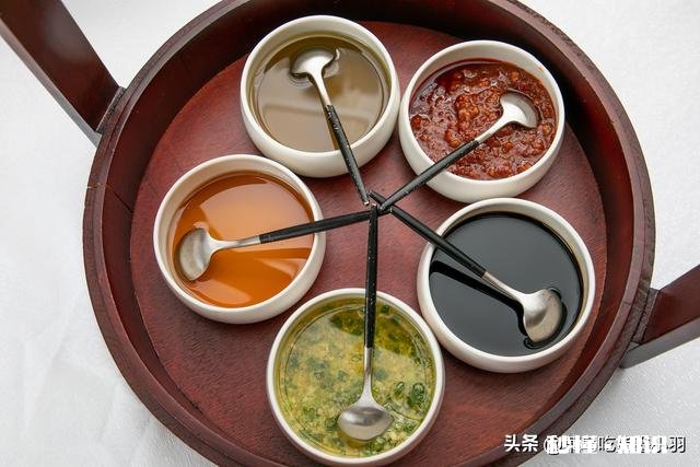 味极鲜、美极鲜、生抽、蒸鱼豉油的区别是什么