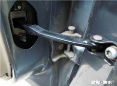 请问汽车车门限位器异响怎么处理
