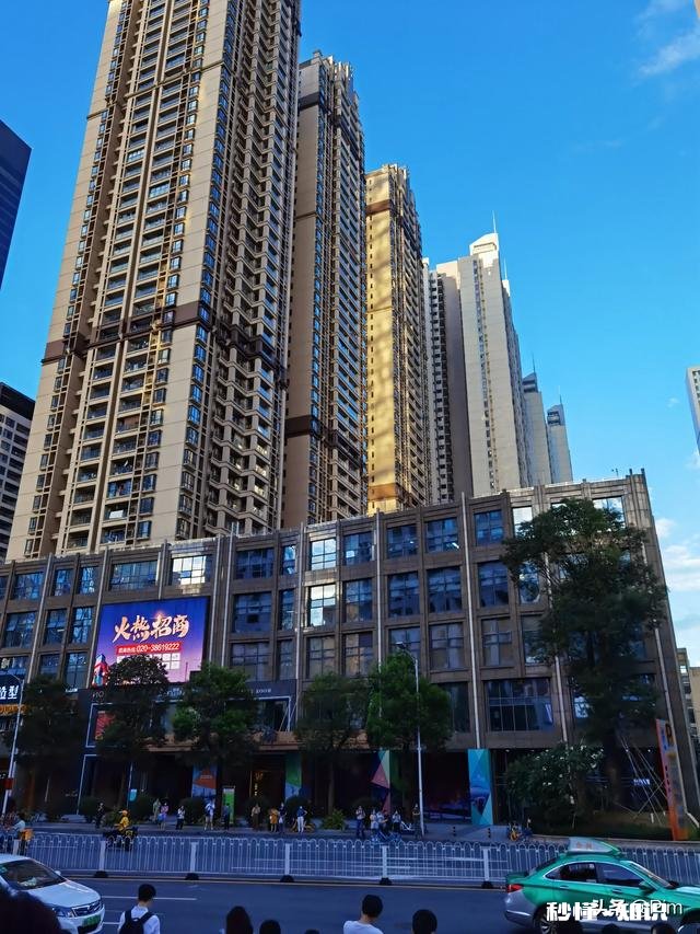 同等价值下,是买市区的公寓好还是郊区的别墅