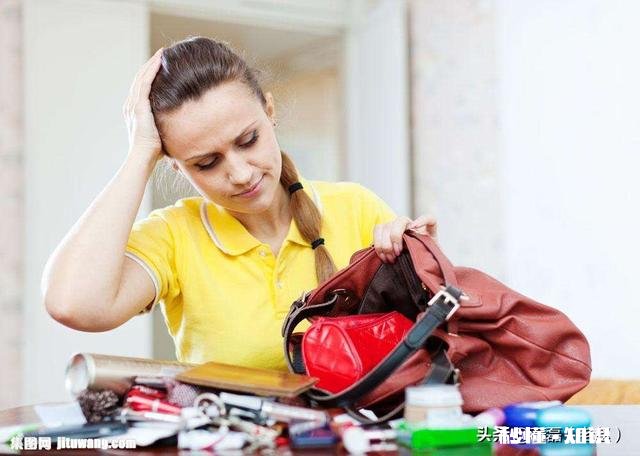 儿子女友住家里翻遍家里正常吗