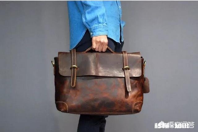 冬季参加婚礼，男士穿大衣配什么包合适