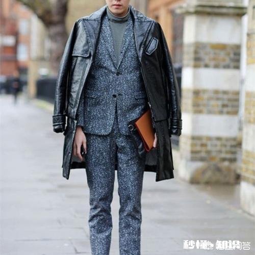 冬季参加婚礼，男士穿大衣配什么包合适