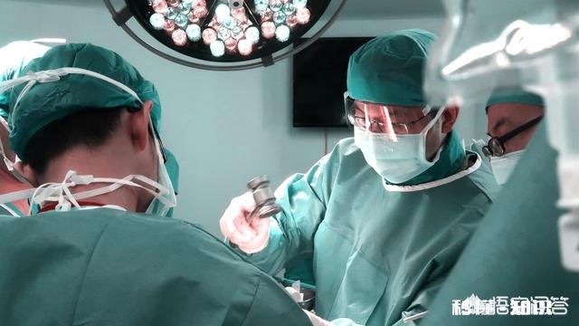 脖子有点僵硬是推拿好还是运动好