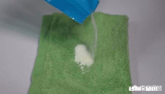 冰箱里的黄色斑点怎么去除