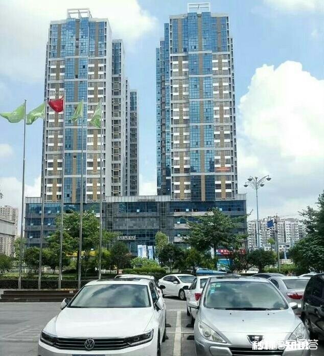 大学毕业工作一年，女友要求要房要车，三线城市房价一万左右一平，车要求十几万，该怎么办