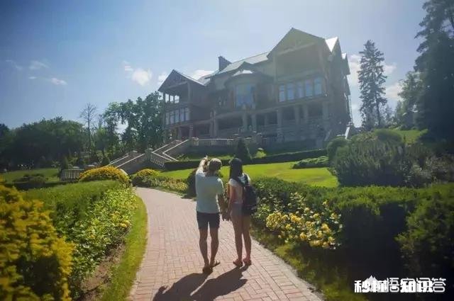 大学毕业工作一年，女友要求要房要车，三线城市房价一万左右一平，车要求十几万，该怎么办