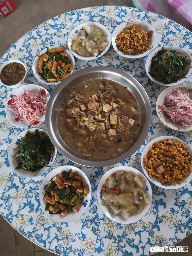 每个人心里都有一道妈妈做的菜，那是独有的味道，任何地方都吃不出那个味，为什么