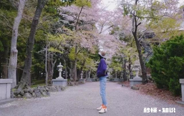 拍全身照时,应该怎么摆pose,怎么拍可爱,或者更自然一点