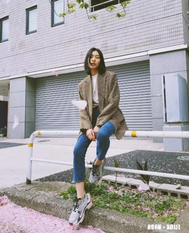 拍全身照时,应该怎么摆pose,怎么拍可爱,或者更自然一点