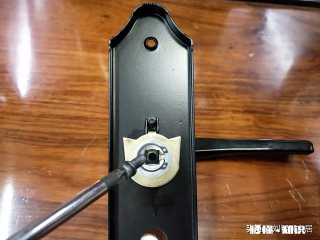 为什么室内门锁把手会松动