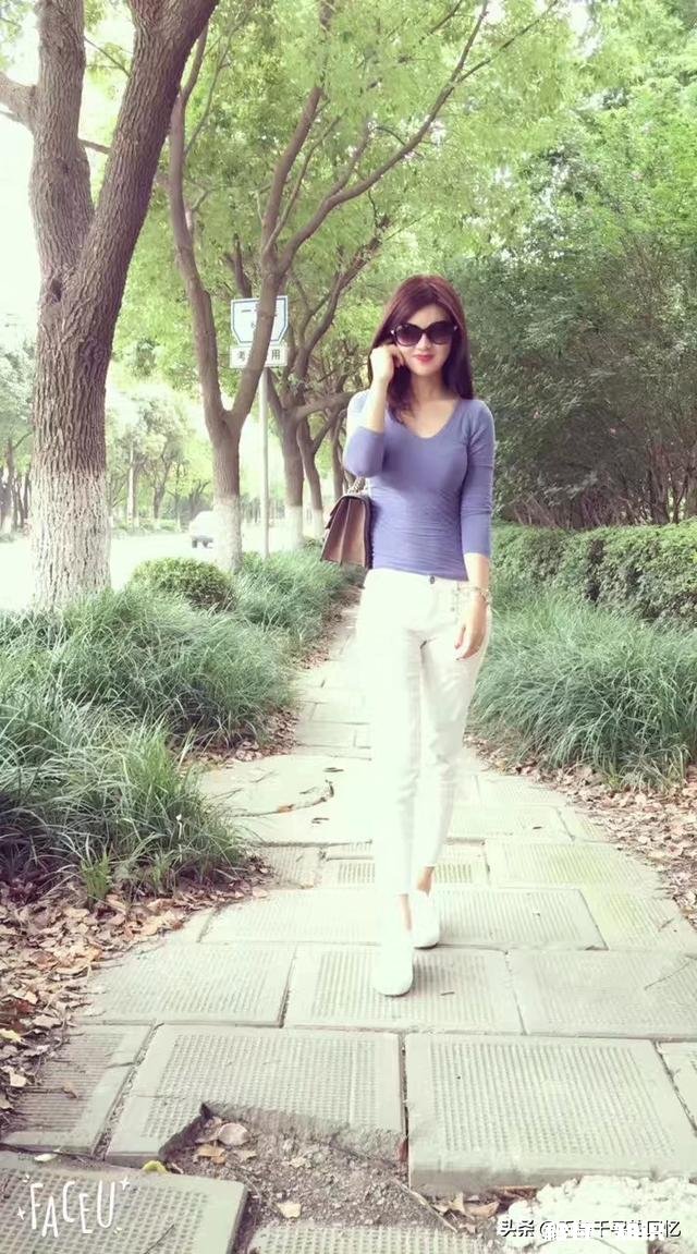 紧身绿色上衣配什么裤子好看