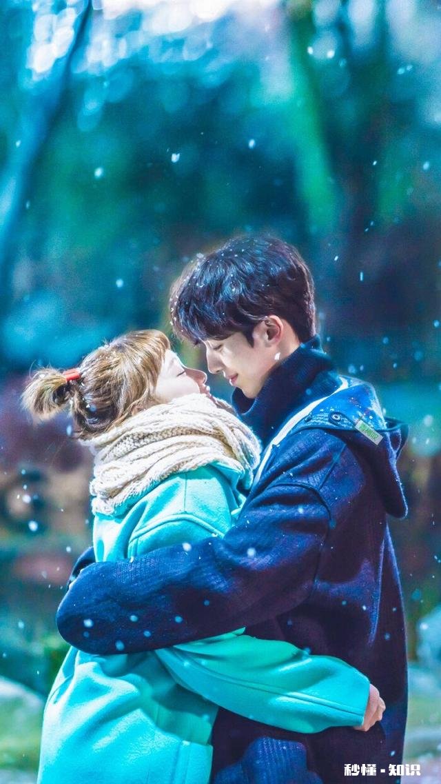 在男朋友家住，他妈妈问要生活费这是正常的吗我要不要给呢