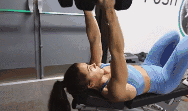 女生健身房练手臂的动作有哪些