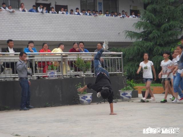 去体育学校有前途吗