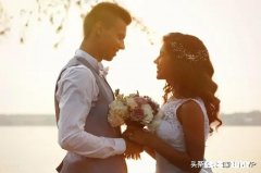 周围的朋友都恋爱了，我也很想谈恋爱，可是一直没有遇到合适的人，怎么办，有点难受