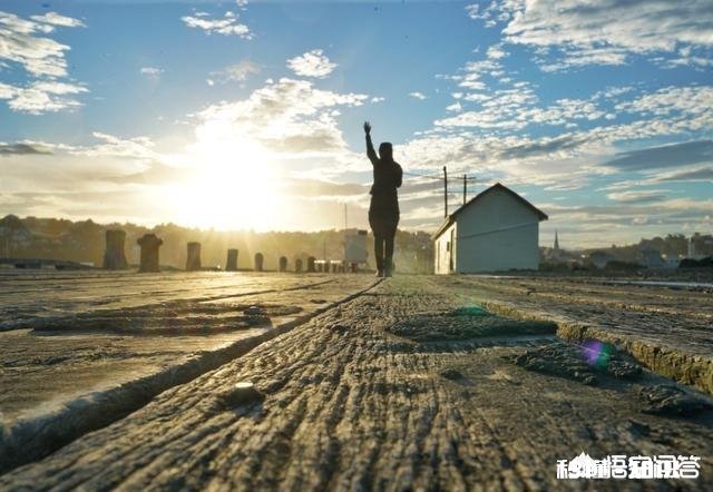 跟男朋友出去旅行，因为他说不喜欢拿行李背包，所以我的东西都是自己背，这算是小事儿吗