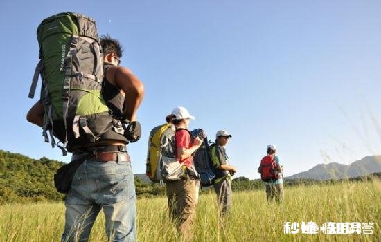 跟男朋友出去旅行，因为他说不喜欢拿行李背包，所以我的东西都是自己背，这算是小事儿吗