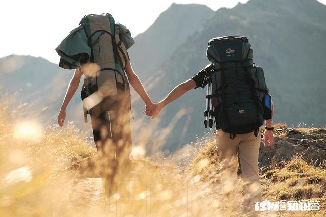 跟男朋友出去旅行，因为他说不喜欢拿行李背包，所以我的东西都是自己背，这算是小事儿吗