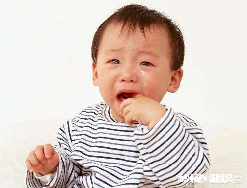 昨天我小孩跌倒头碰地上,今天出现呕吐,怎么判断是否严重