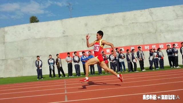 社会考生参加明年的体育统考和高考，没有教练带着训练，该怎么训练力量和速度呢