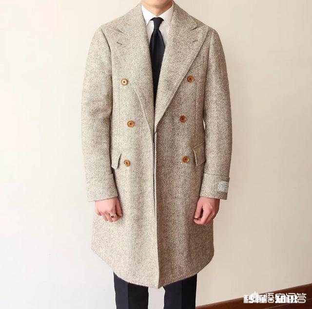 除了黑、白和灰还有什么颜色的大衣好搭配