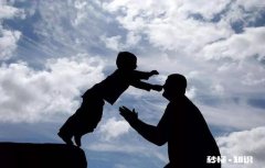 作为父亲是希望自己的儿子将来比自己优秀还是与自己比肩