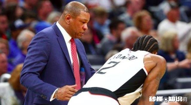 双加时输球后，快船教练里弗斯对着凯尔特人打了个手势便直接生气离场，这是怎么回事