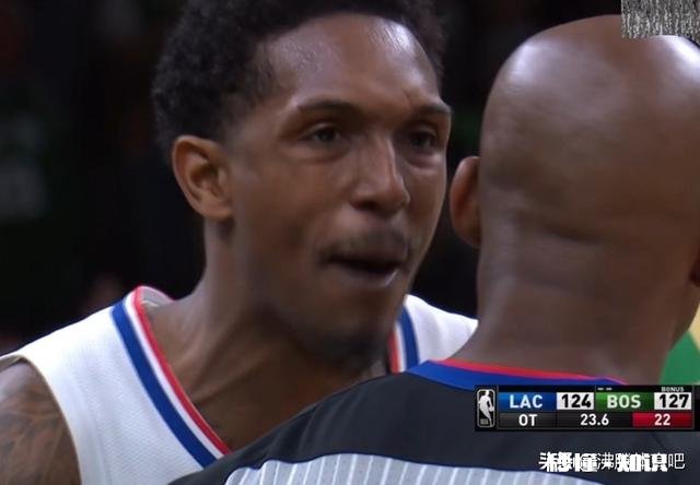 双加时输球后，快船教练里弗斯对着凯尔特人打了个手势便直接生气离场，这是怎么回事