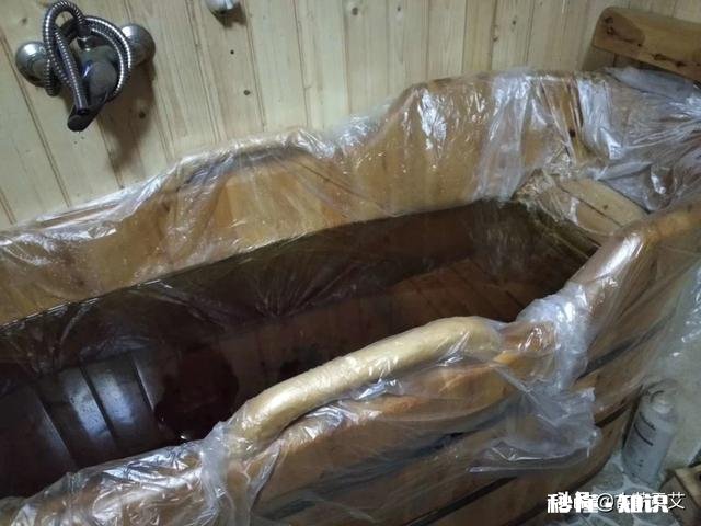 坐月子期间，婆婆让用艾草洗澡，这种方式对吗有什么帮助