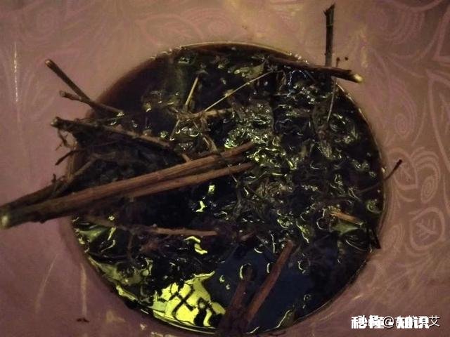 坐月子期间，婆婆让用艾草洗澡，这种方式对吗有什么帮助