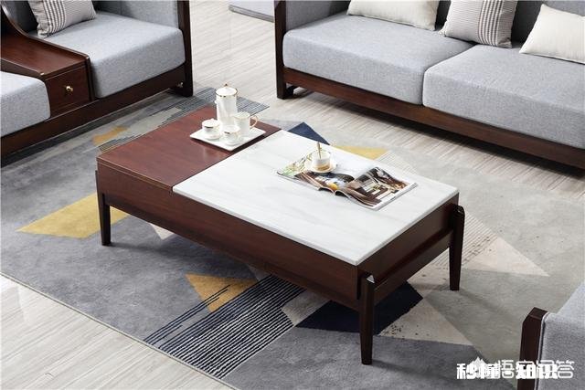 小户型沙发选了胡桃木色实木布艺沙发，茶几和电视柜配套选胡桃木色还是怎样搭配