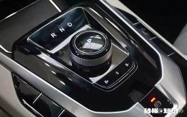 自动挡车高速行驶中突然挂到R档会有什么后果