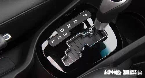 自动挡车高速行驶中突然挂到R档会有什么后果