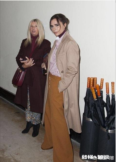 大衣里面怎样搭配才能提升自己的气质呢