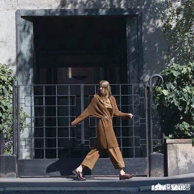 大衣里面怎样搭配才能提升自己的气质呢