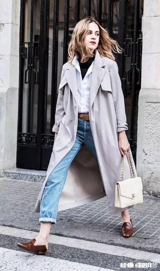 大衣里面怎样搭配才能提升自己的气质呢
