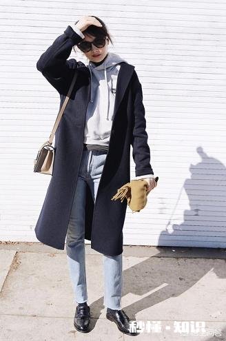 大衣里面怎样搭配才能提升自己的气质呢