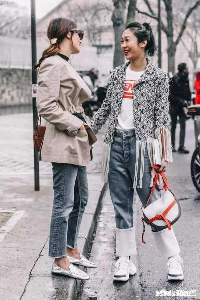 大衣里面怎样搭配才能提升自己的气质呢