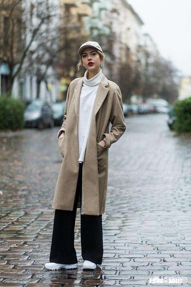 大衣里面怎样搭配才能提升自己的气质呢