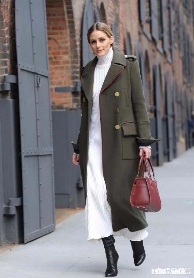 大衣里面怎样搭配才能提升自己的气质呢
