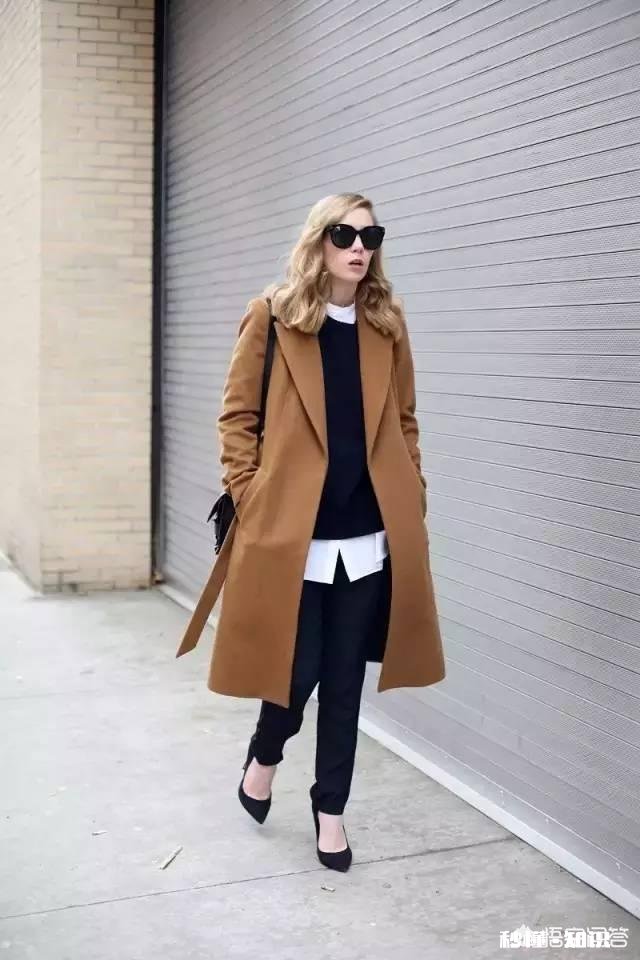大衣里面怎样搭配才能提升自己的气质呢