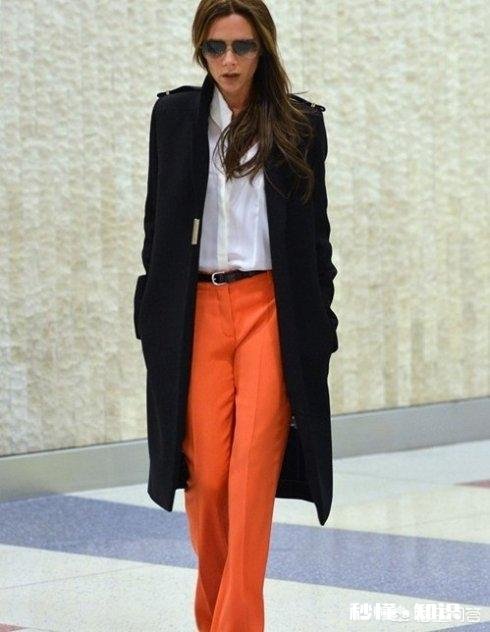 大衣里面怎样搭配才能提升自己的气质呢