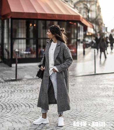 大衣里面怎样搭配才能提升自己的气质呢