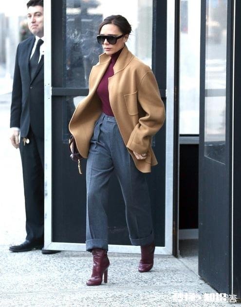 大衣里面怎样搭配才能提升自己的气质呢